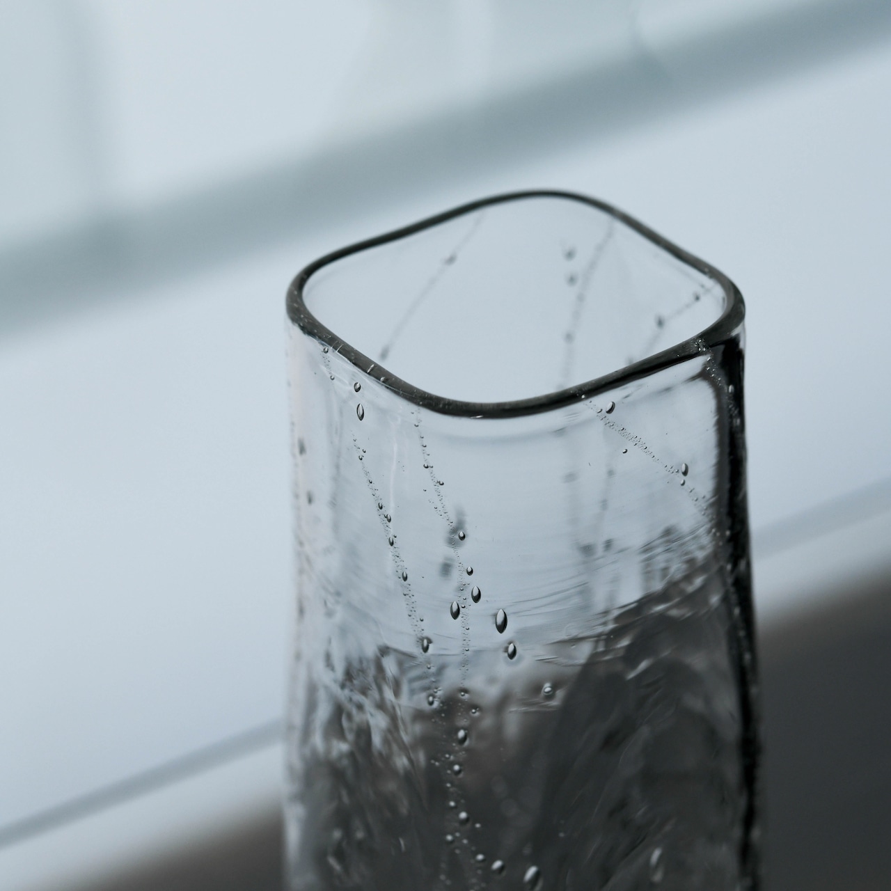 ヨシロ工房　角花器（クリア泡）