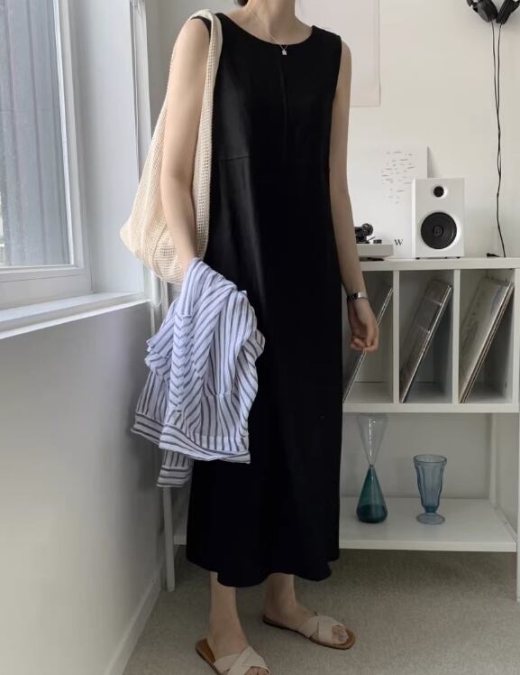 ワンピース ロングスカート ロング ロング丈 袖なし ノースリーブ ラウンドネック 襟なし Aライン 背中開き きれいめ シンプル カジュアル 大人 おしゃれ お洒落 レトロ こなれ感 ルーズ 個性的 クール モダン 抜け感 ゆったり シック 無地 夏 10代 20代 30代 レディース 女性用 学生 デート お出かけ 休日 リゾート 着回し 普段使い 韓国系 体系カバーフリーサイズ 白 ホワイト 黒 ブラック くすみカラー 大人カラー モノトーン