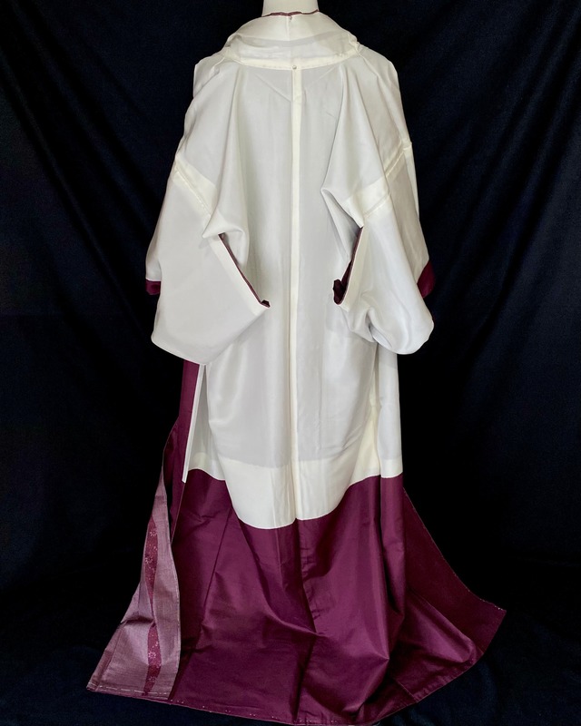 赤紫によろけ縞大島紬〉SALE 仕付け付き未使用 織り出し 泥大島 菊模様  