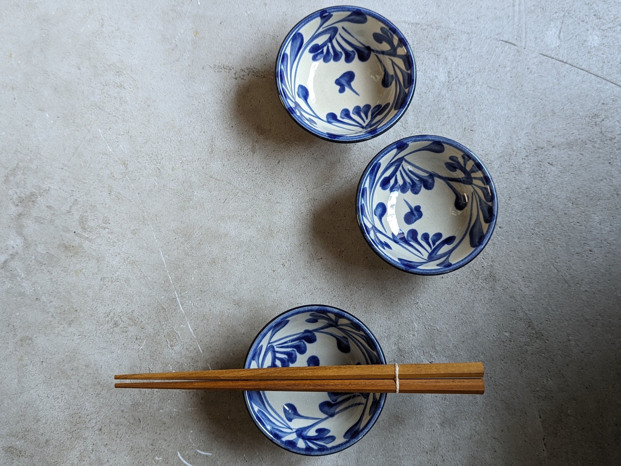 やちむん 鉢3寸（コバルト唐草） | 陶眞窯 | inoya | Basic Life Store