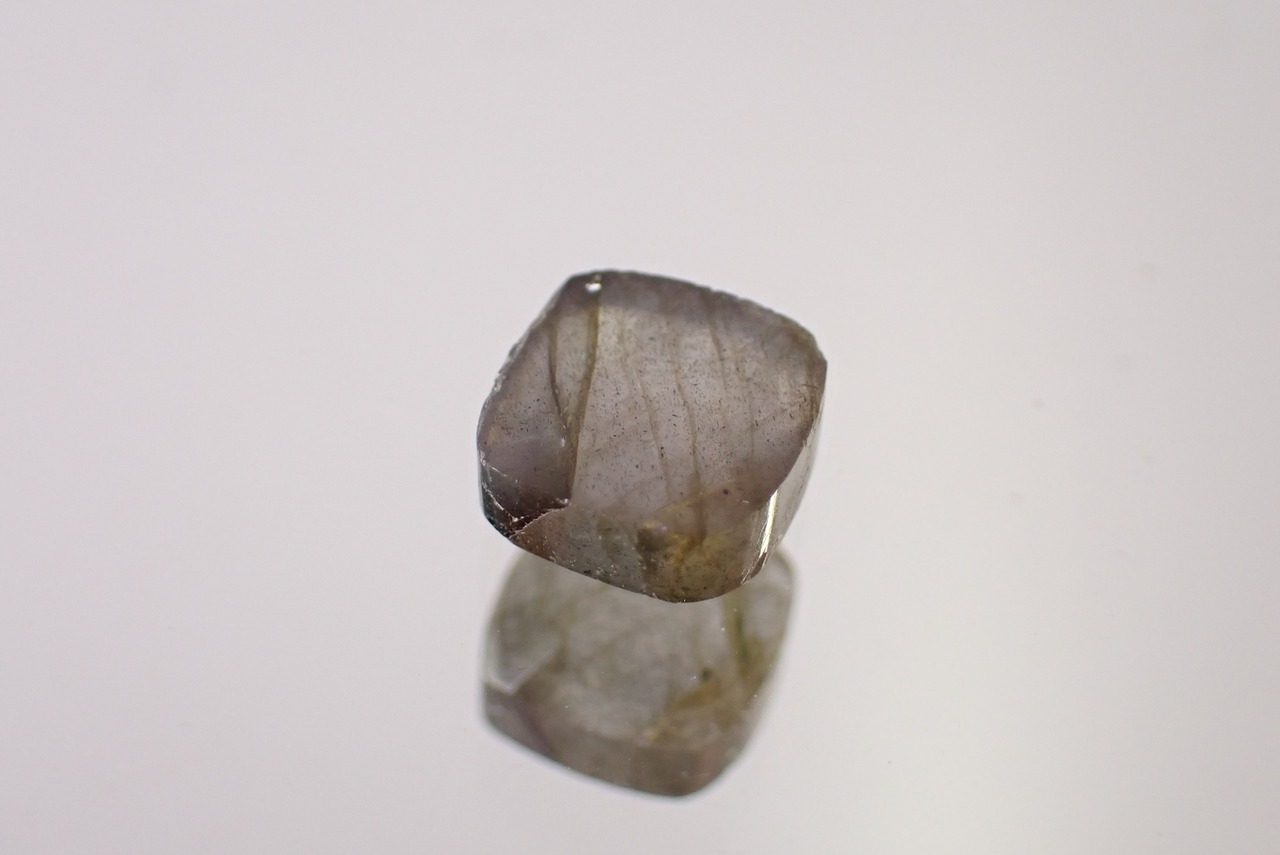 マダガスカル産ラブラドライト　1.14ct　 [D9-82]