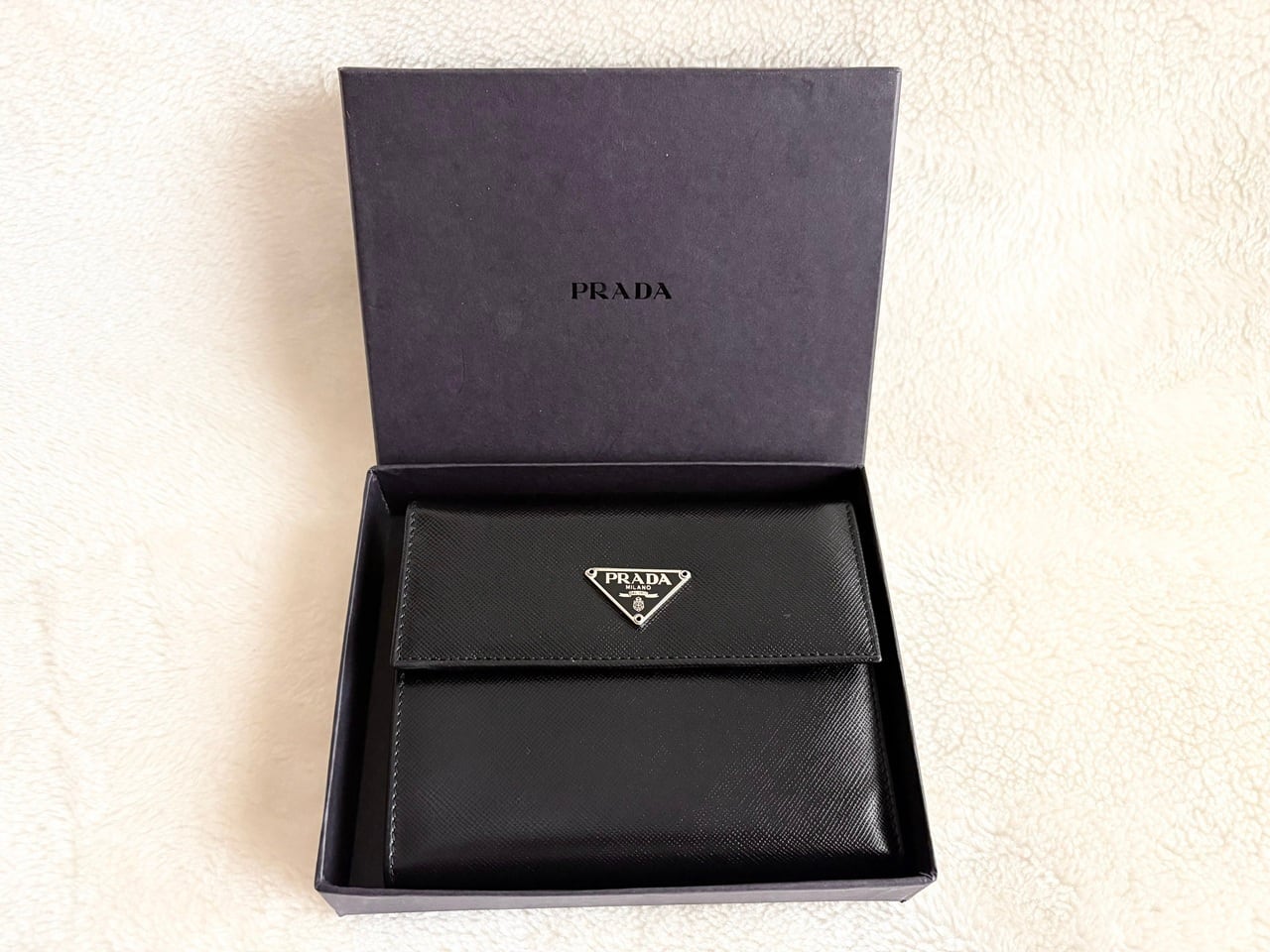 PRADA ブラック 三つ折り財布 M170A PORTAFOGLIO PRADA Saffiano M170A leather wallet BLACK MADE IN ITALY | AFTER DARK