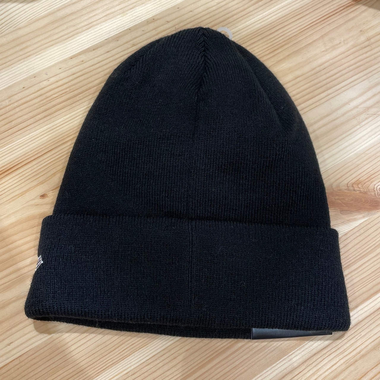 NEW ERA. ベーシック カフニット Old English NEW ERA