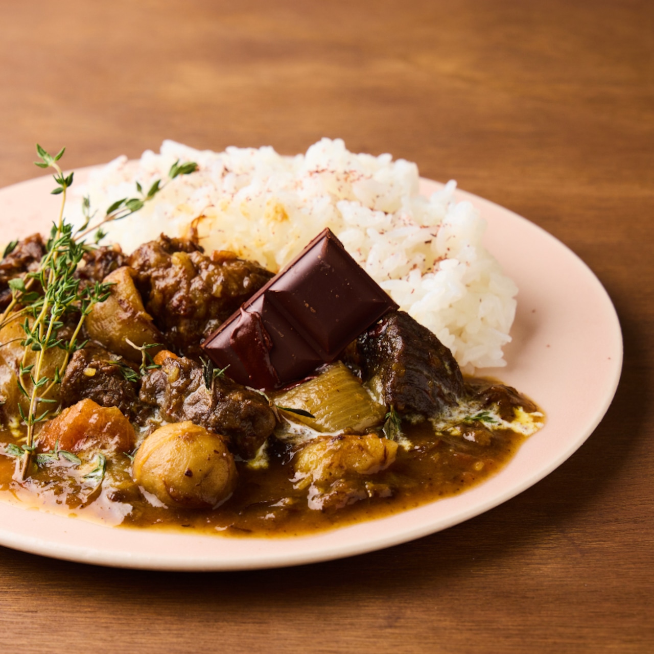 牛ホホ肉ほぐれる深いコクと旨味の贅沢ショコラカレー・画像2