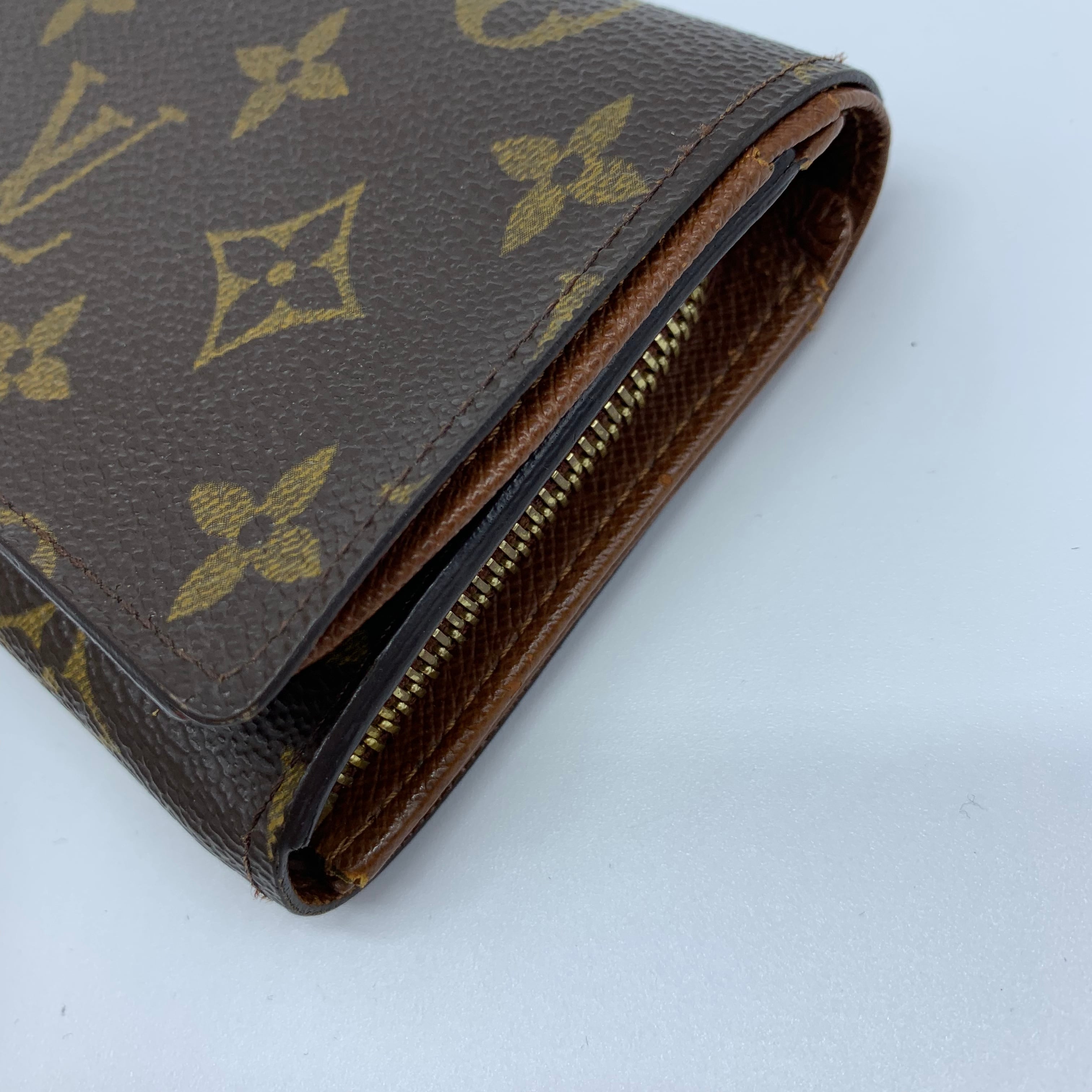 正規品【新型・なかなか綺麗】LOUIS VUITTON L字 折り財布