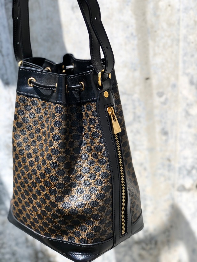 CELINE セリーヌ　マカダム　ブラゾン型押し　レザー　ドローストリング　巾着　ショルダーバッグ　ブラック　vintage　ヴィンテージ　オールドセリーヌ　u5gukm