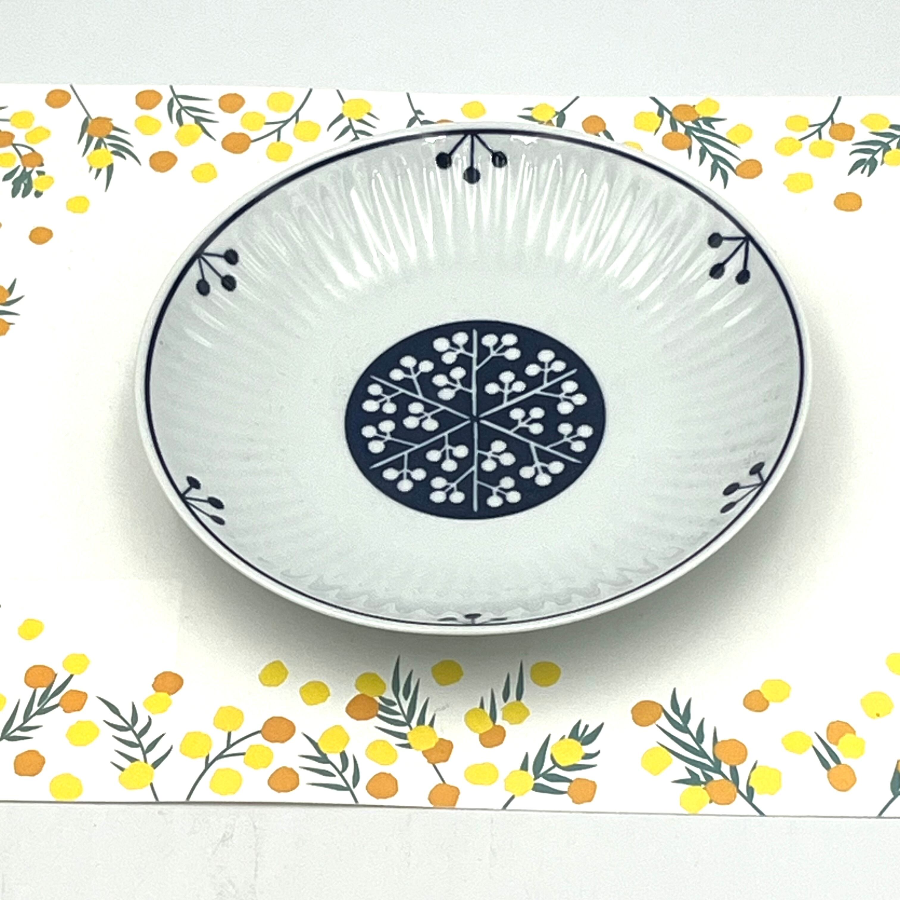 有田焼 染付3柄文様まるしかく9品盛 仕切皿 | 有田焼ショップ まるとも