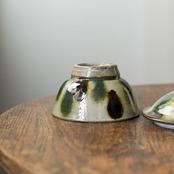 横田屋窯　三彩点打ち蓋物（小）