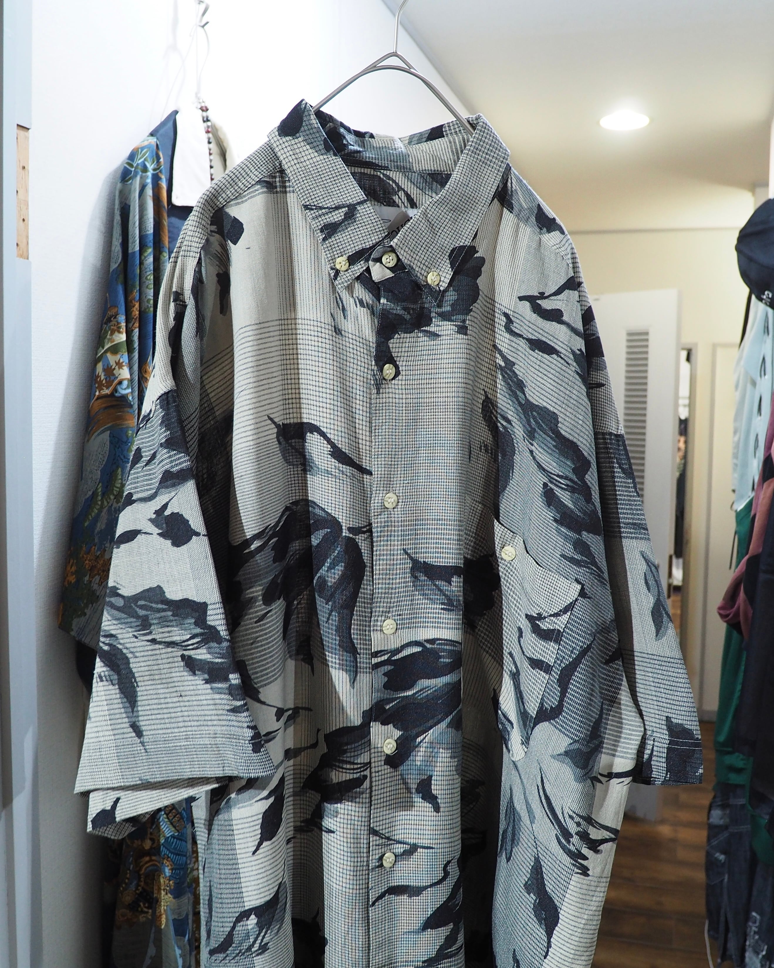 1990s " GOOUCH " Beautiful Flower ink painting vintage loose SS shirt
