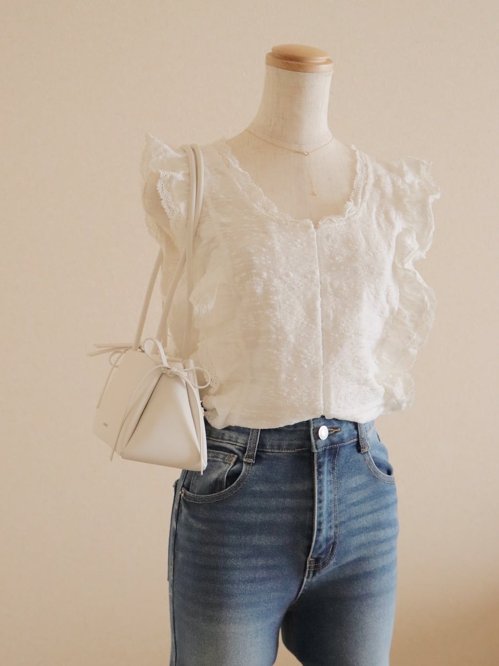 ●lace embroidery & jacquard frill design blouse