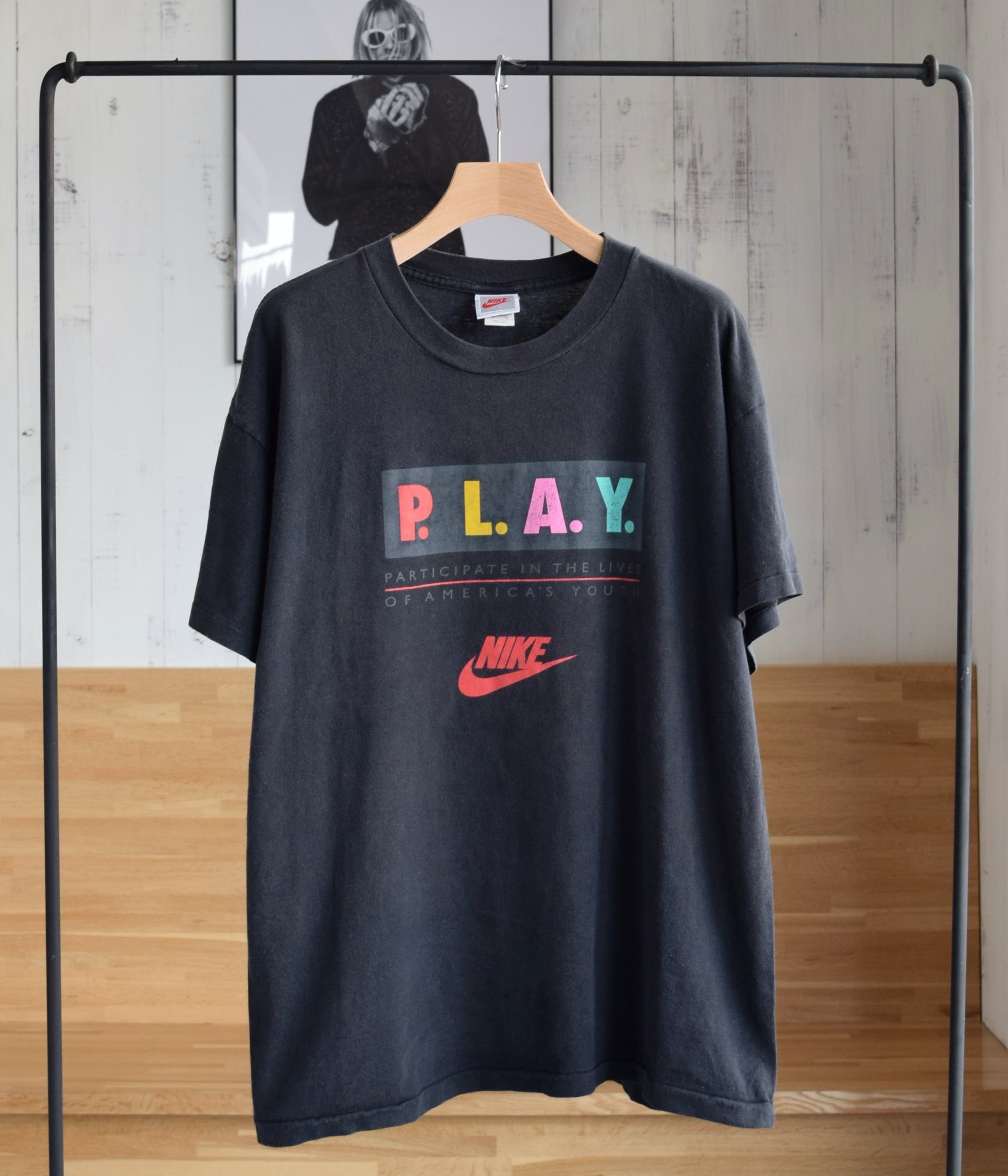 VINTAGE 90s NIKE T-shirt -P.L.A.Y.- | BEGGARS BANQUET