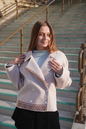 ウクライナ産カシミヤ100% 手刺繍ジャケットコート（白）