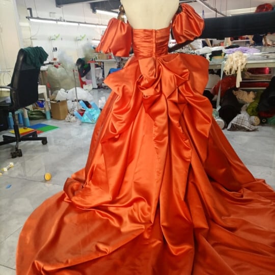 人気上昇！パーティードレス テラコッタ色 テラコッタ ベアトップ くら  