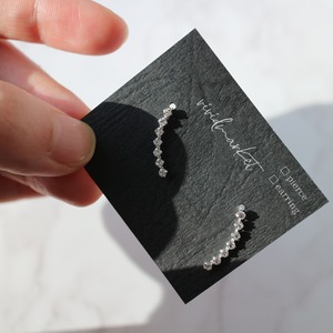 輝く小粒ラインストーンイヤーカフ