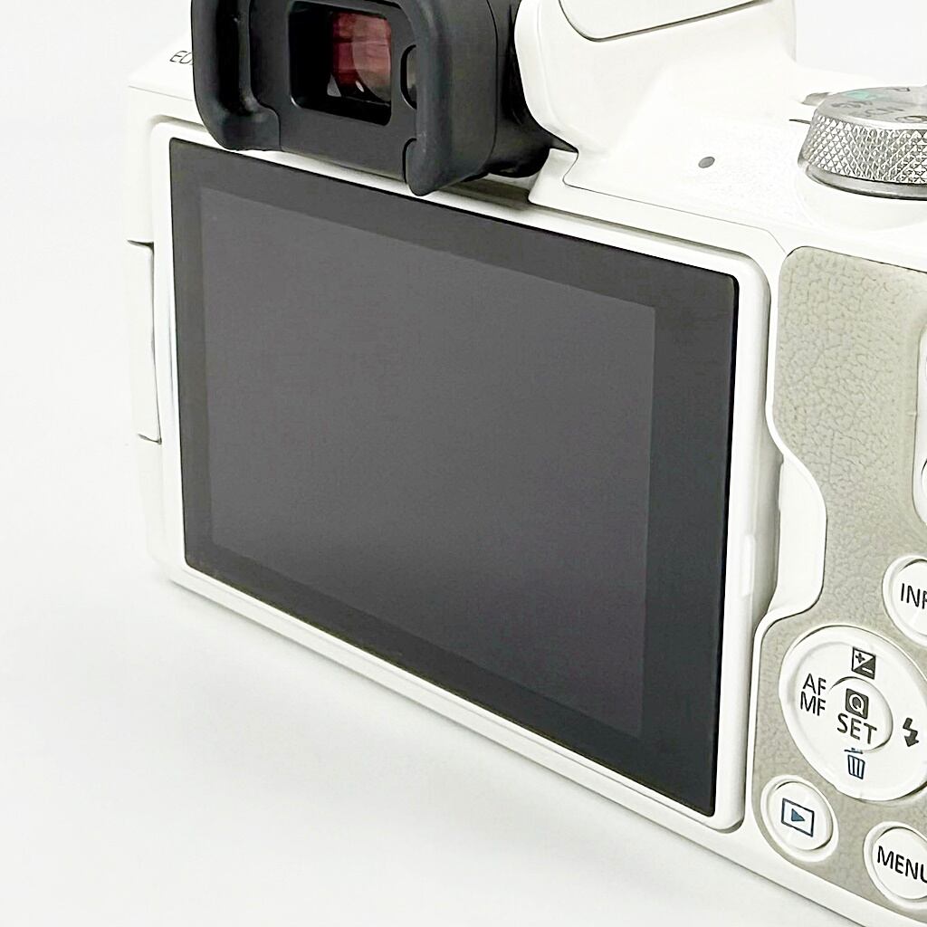 美品】キヤノン CANON EOS Kiss M ダブルズームキット ホワイト ミラー