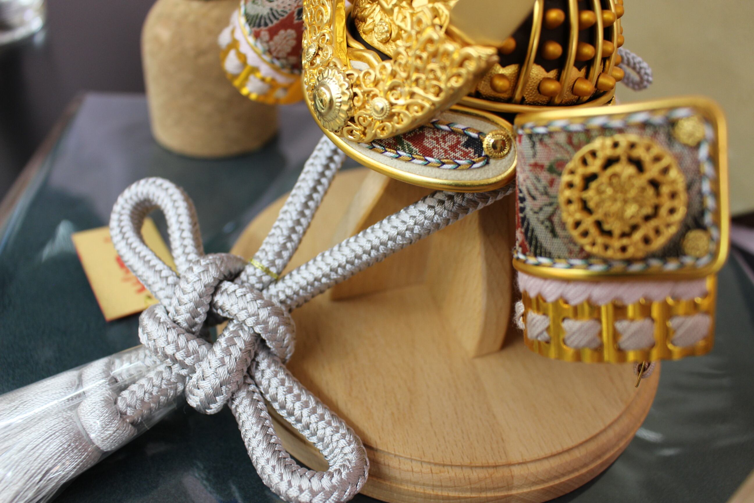 五月人形 鈴甲子 雄山作 天賦之兜「華」兜飾り | SHIMADA DOLL