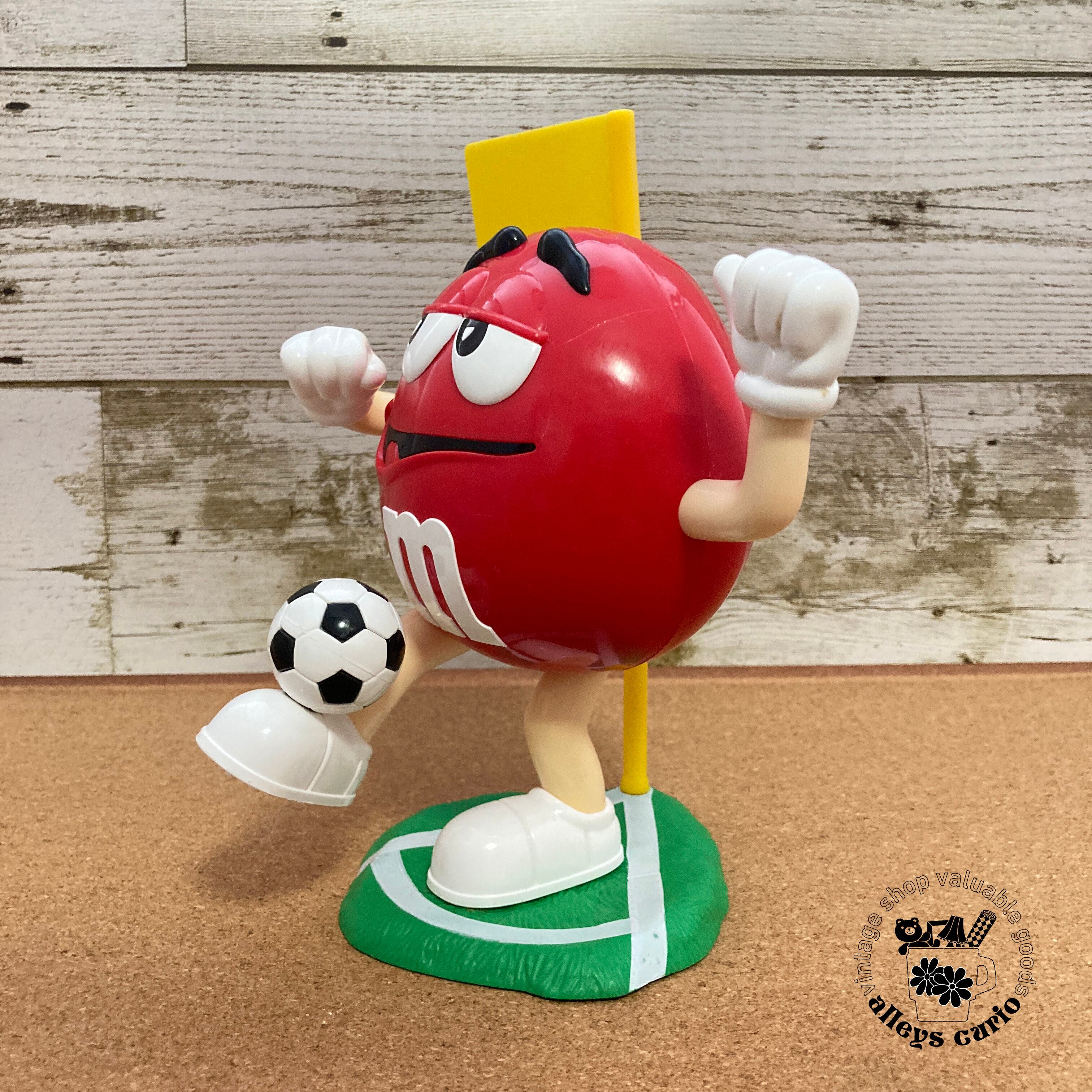 m&m's サッカーレッド ディスペンサー | alleys curio【ｱﾚｲｽﾞｷｭﾘｵ