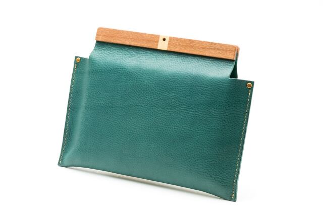 amorph マルチケース B6サイズレッド（本革アリゾナ） amorph マルチ