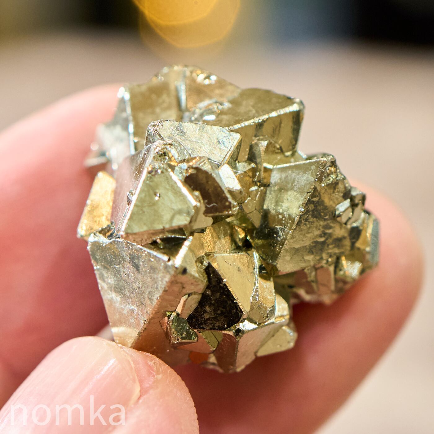 【黄金の果実、密やかな星屑】ペルー産 八面体パイライト(水晶共生)原石 20.9g ngem-0227