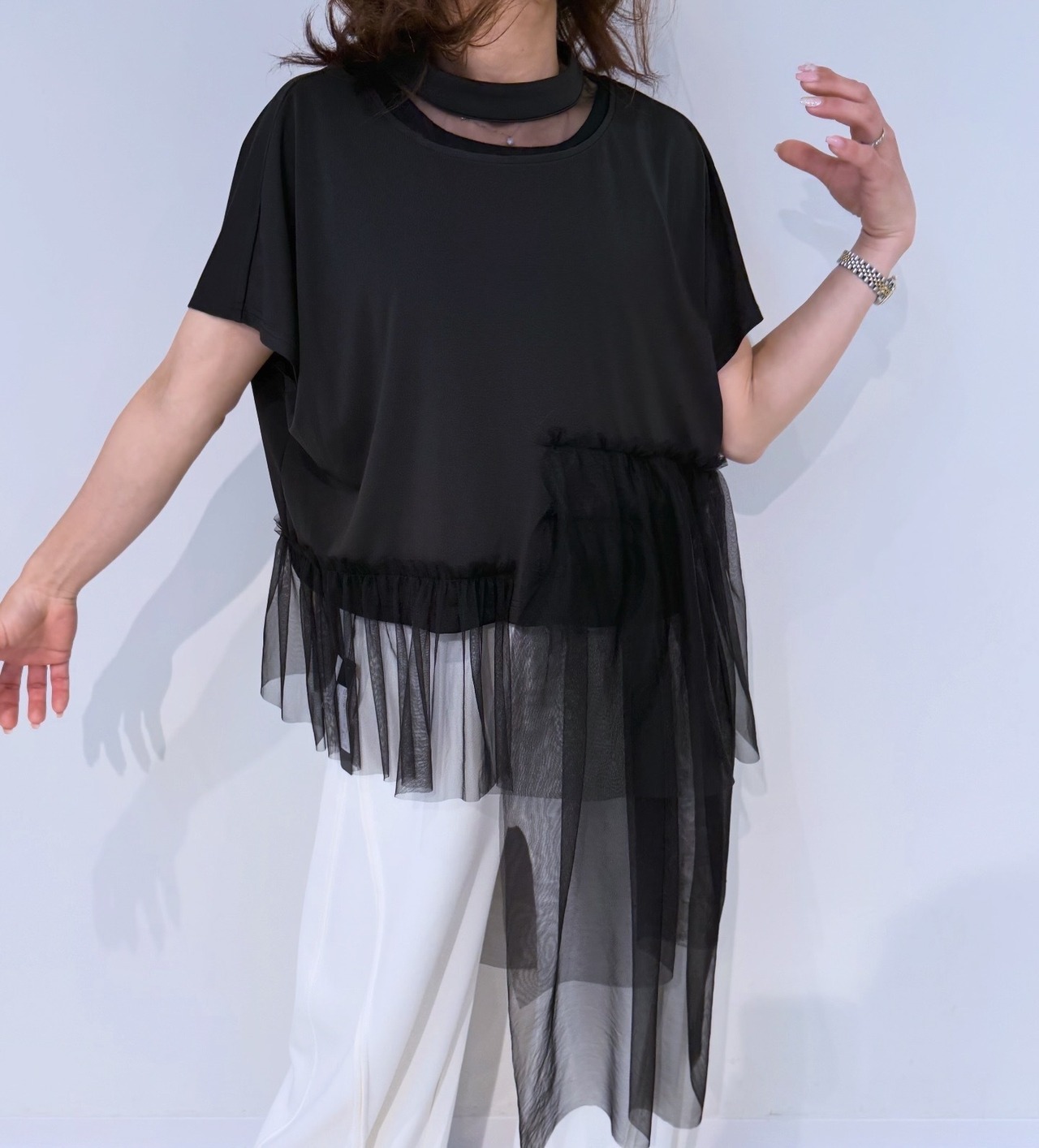 ポリーヌブロー   アシンメトリーチュールフリルTシャツ