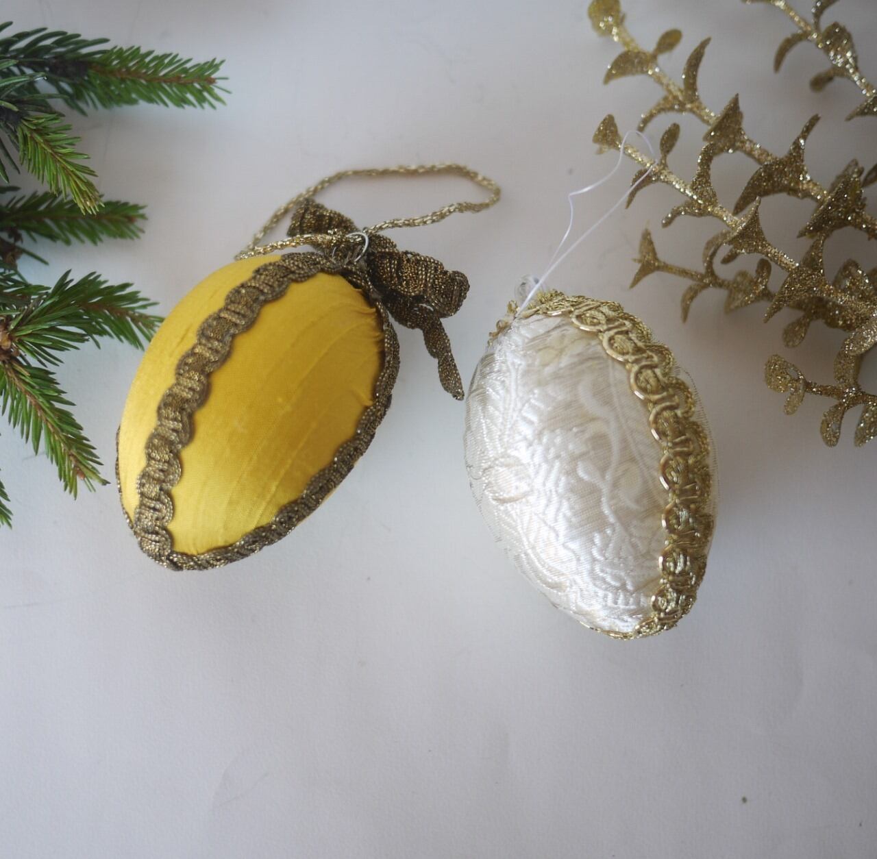 卵のオーナメント2個 修道院の手仕事