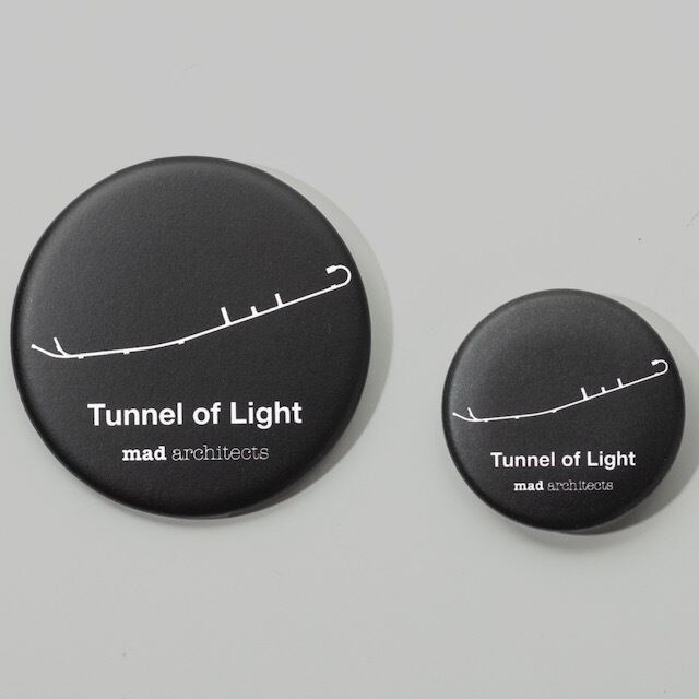 缶バッジ大〈マ・ヤンソン / MAD アーキテクツ 「Tunnel of Light