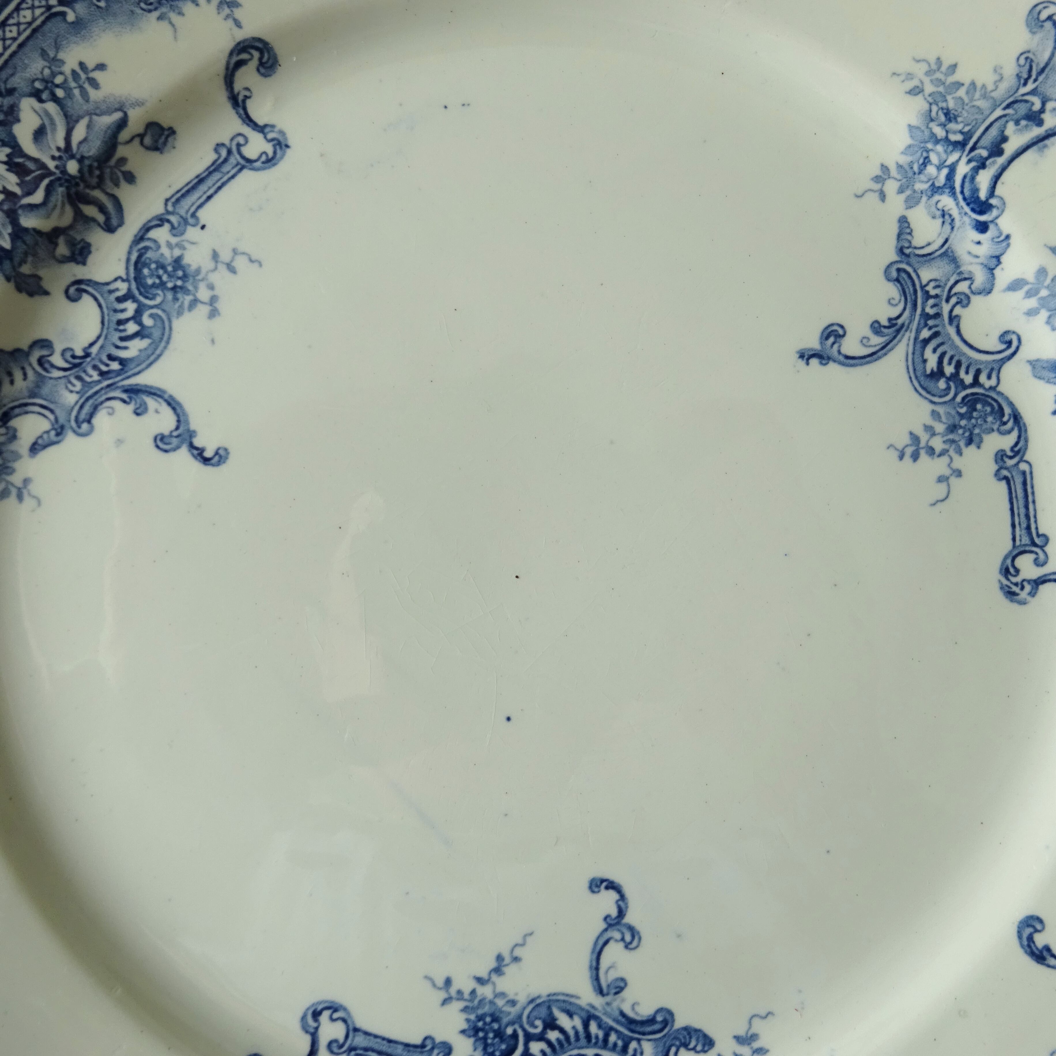 BFK Boch Frères Keramis  modèle《DAUPHIN》assiette plate (C)