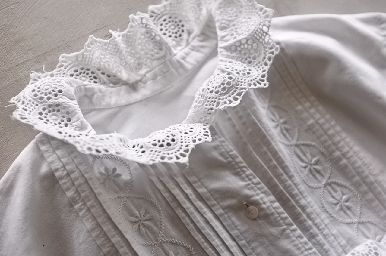 フランス 1900s 千の白花と襞飾りのあるフリルレースブラウス アンティーク