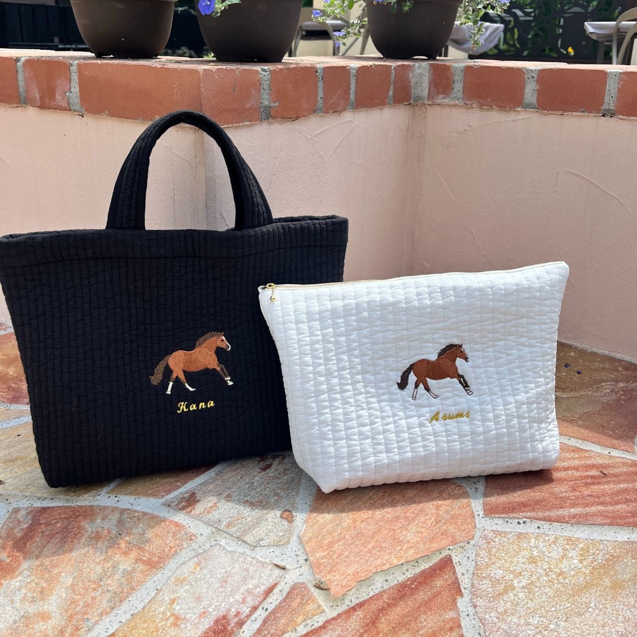 名入れ刺繍】馬刺繍がアクセント！柔らかキルティングのおむつポーチ