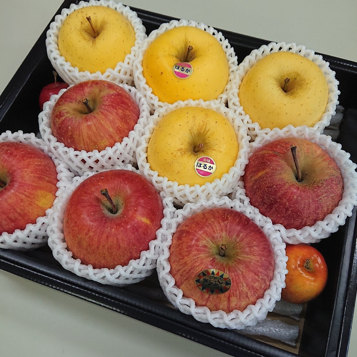 紅秀峰】『1kg』 バラ詰め『並』M~ 双子、色薄め （自宅用にぴったり