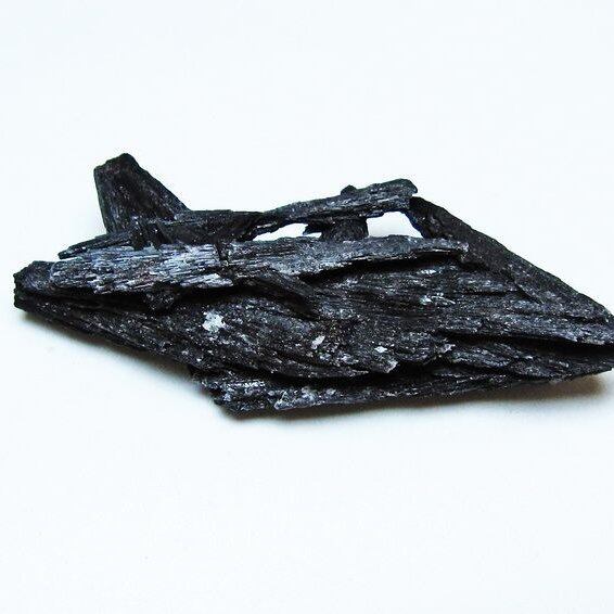 ブラック カイヤナイト 原石 一点物 171-7530