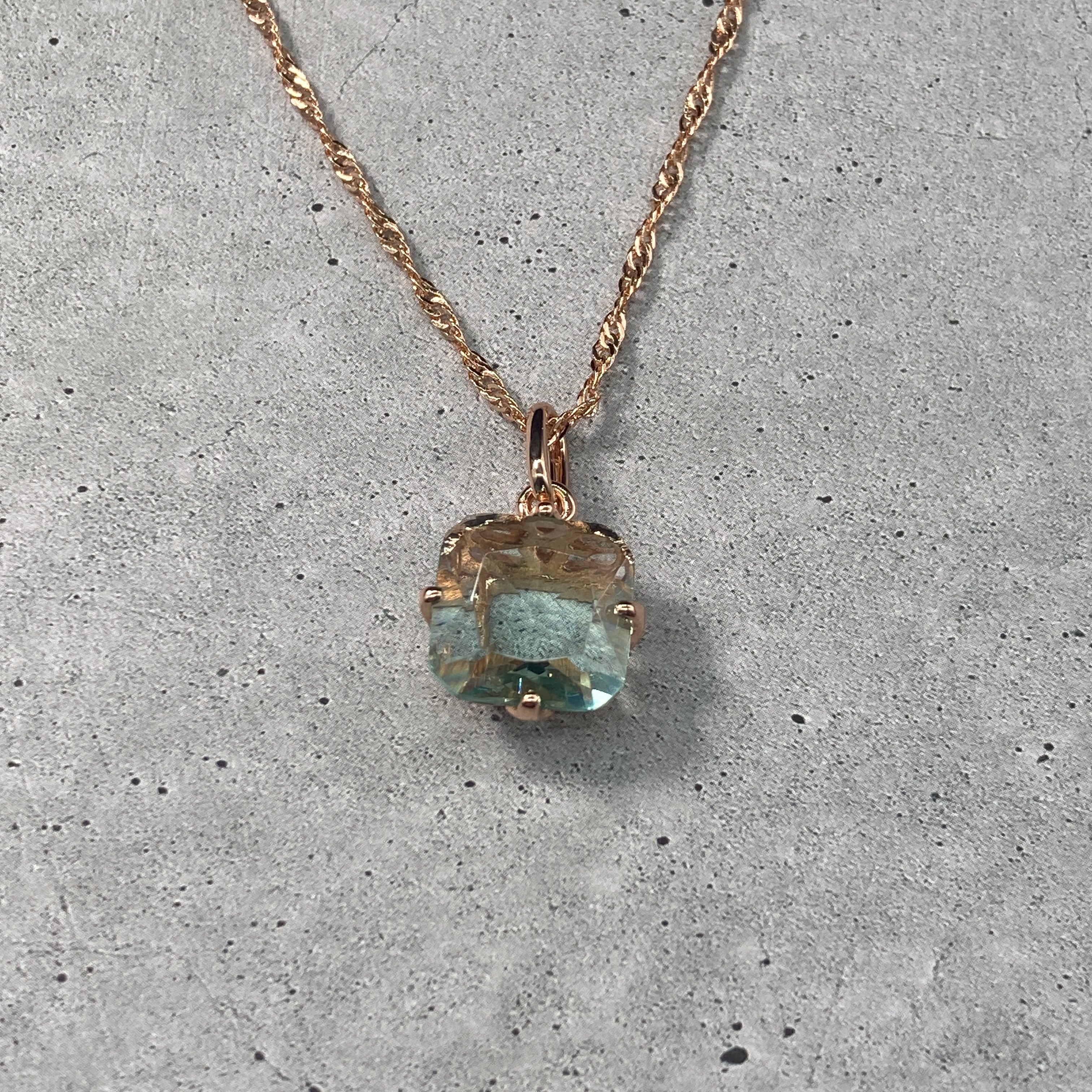 【禁断の愛を叶える】愛の導石　魔術ペンダント