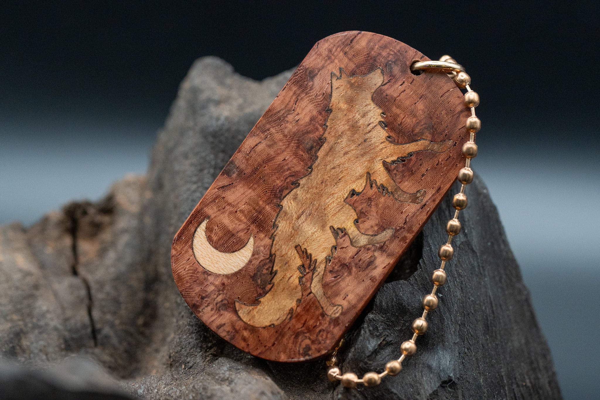 【最高峰の鳥眼杢】バーズアイローズウッド ドッグタグ 象嵌 闊歩