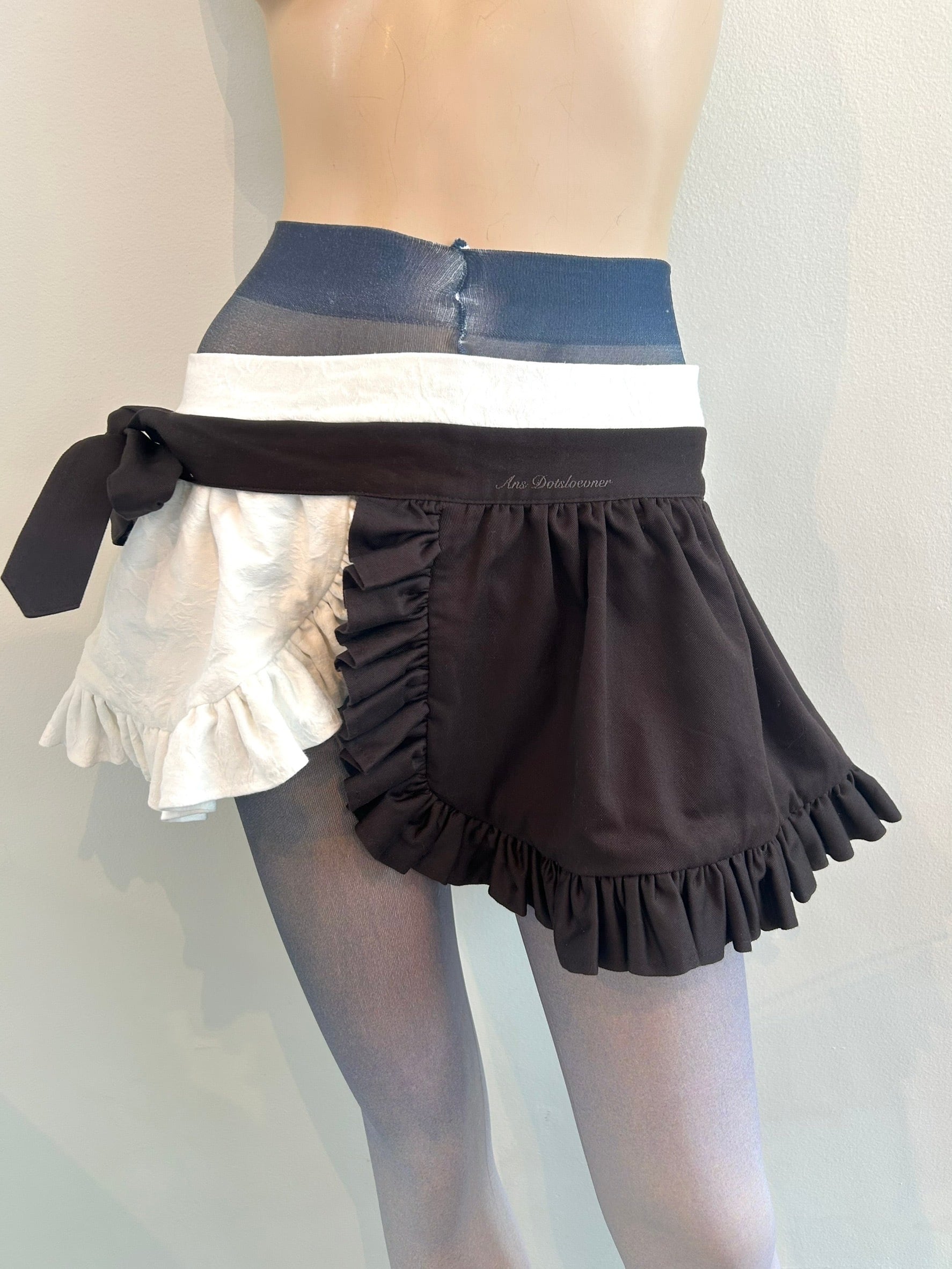 Ans Dotsloevner apron skirt mini / brown white | itimi