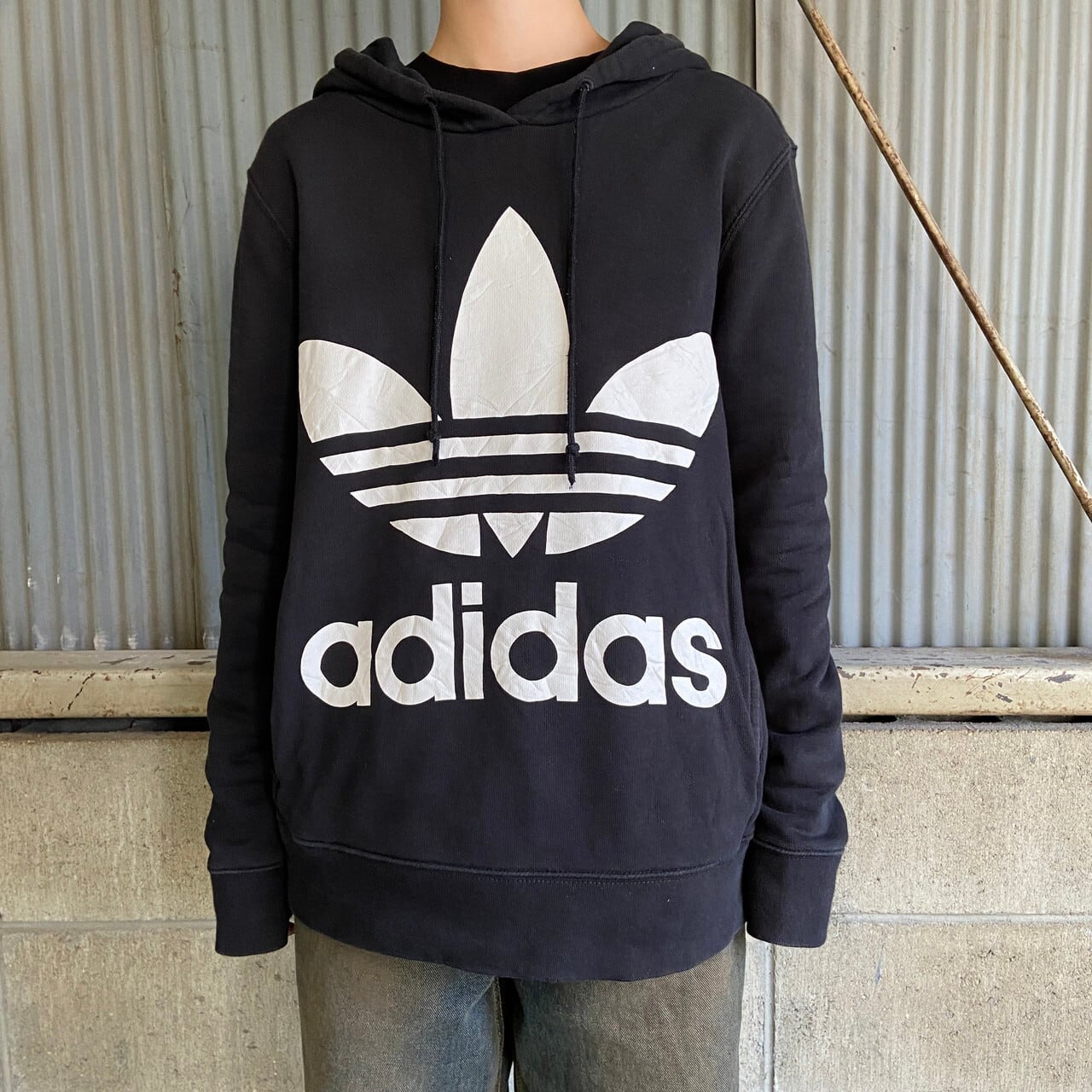 adidas ORIGINALS アディダス オリジナルス トレフォイルロゴ フロントロゴ プリント スウェットパーカー レディースS相当 古着  プルオーバーパーカー フーディー ビッグロゴ ブラック 黒【パーカー】【SW20】【AN20】 | cave 古着屋【公式】古着通販サイト  powered ...