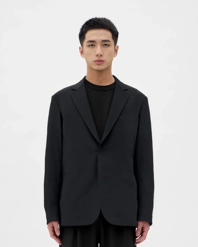 【DESCENTE ALLTERRAIN I/O】（デサント オルテライン） テックスリムテーラードジャケットグラファイトネイビー（NV01）