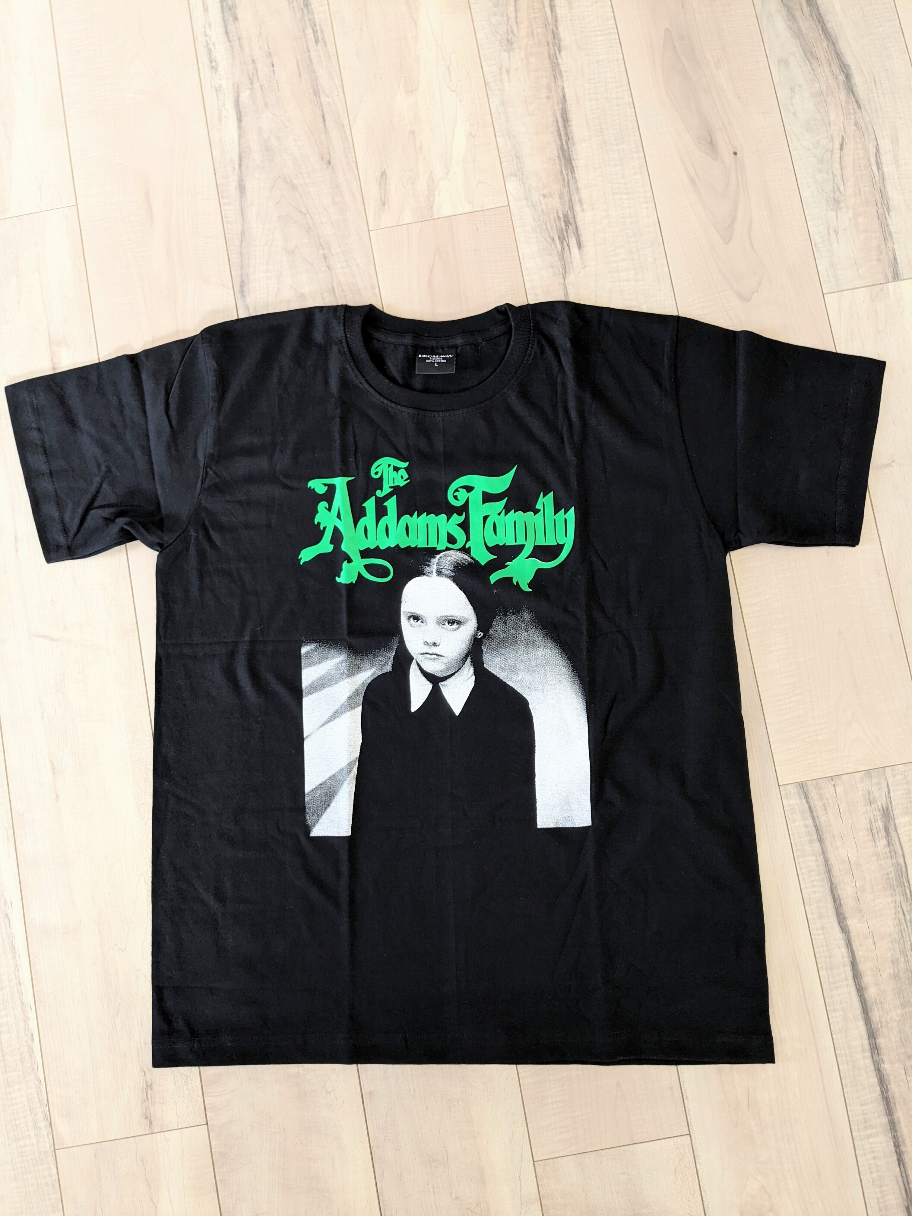 【Wednesday （ウェンズデー） 】『アダムス・ファミリー』（The Addams Family）映画Tシャツ/Tシャツ〚アメリカン雑貨 アメトイ〛