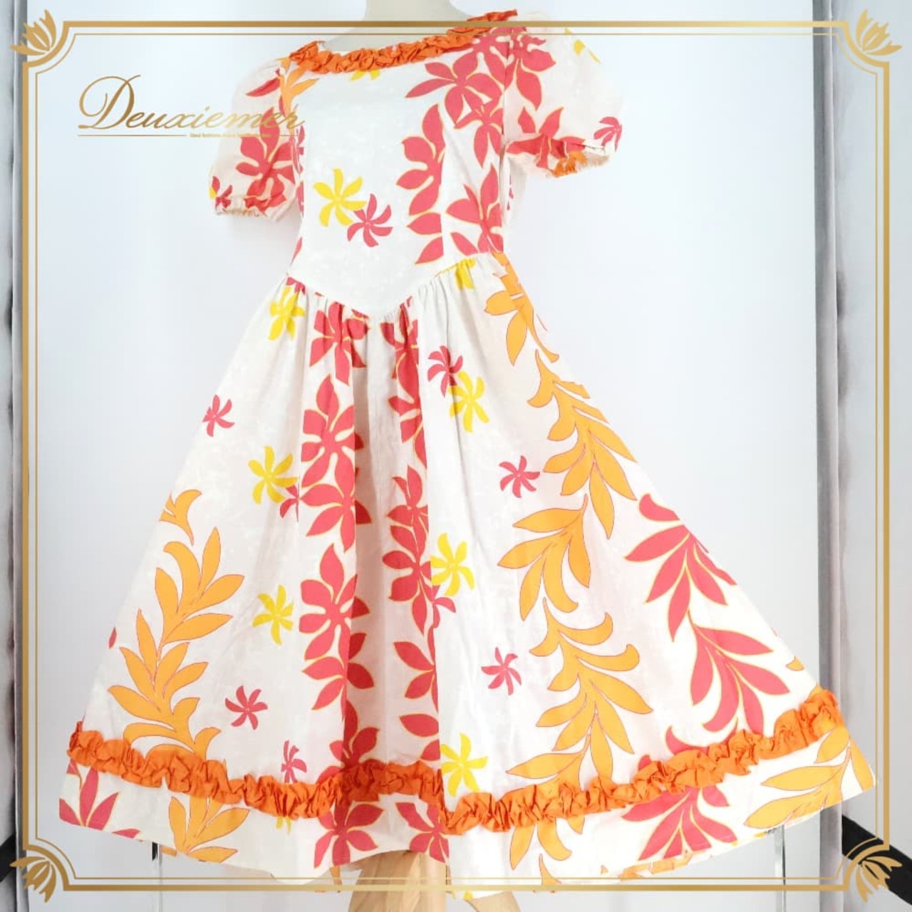 フラダンス 衣装 ワンピース ドレス ホワイト系 フリル パフスリーブ 花柄 ティアレ柄 かわいい 華やか 鮮やか 明るい 白 橙 黄 ハワイアン アロハ ハワイアンプリント フラ ダンス レッスン 練習 オレンジ系 ピンク系 イエロー系 フリルワンピース