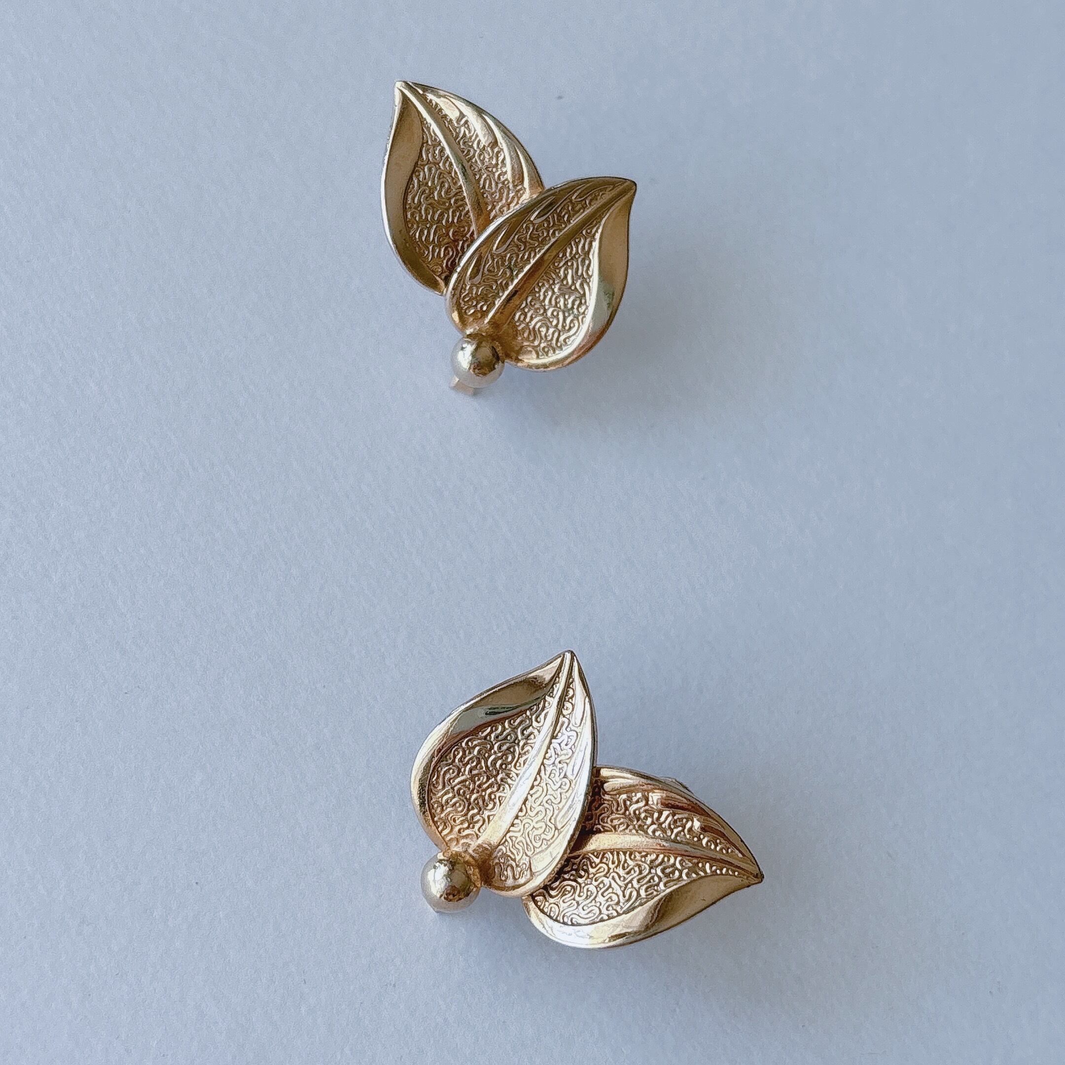 Vintage gold tone leaves earrings ヴィンテージ ゴールドトーン