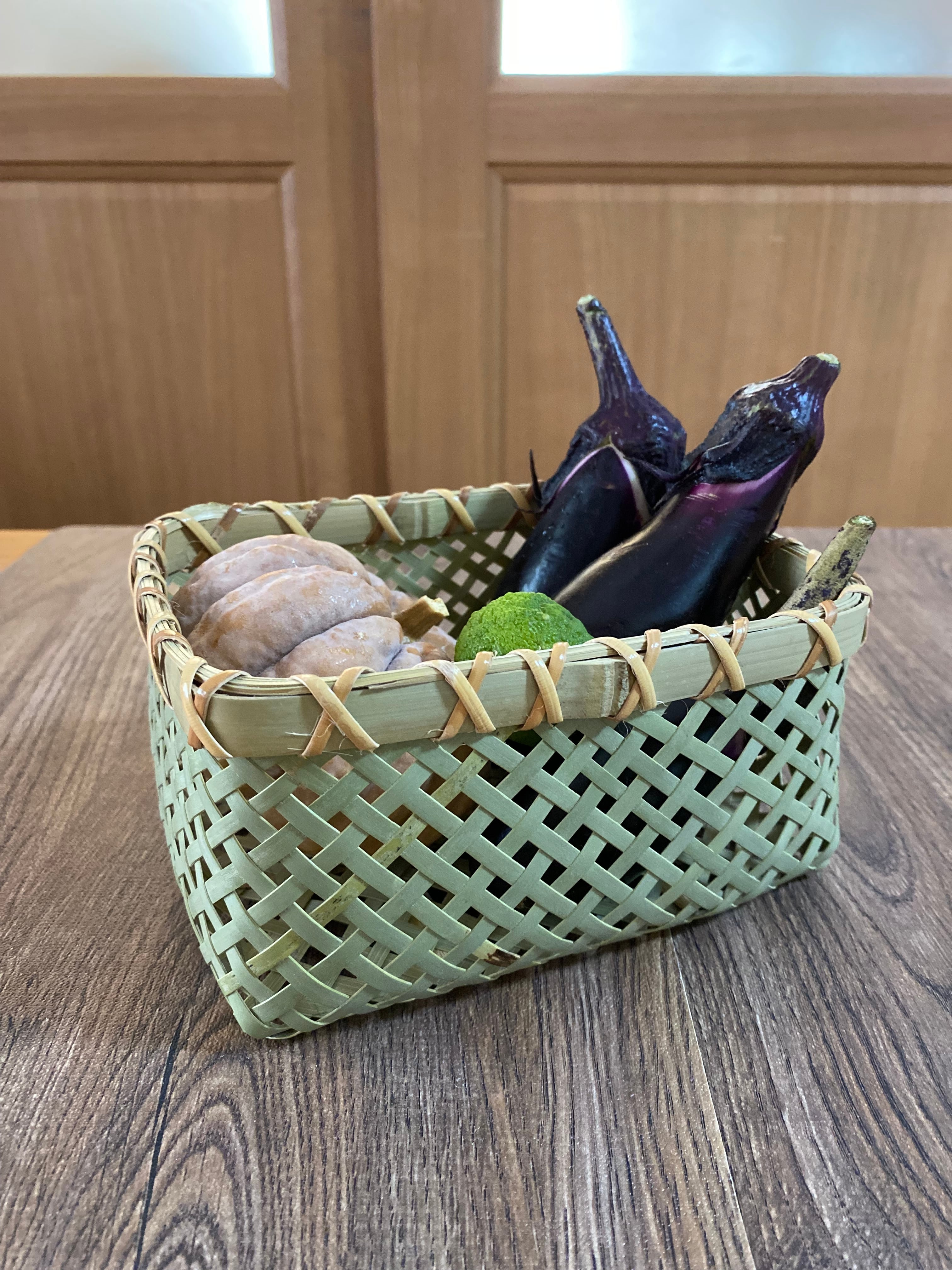 レトロ　竹細工の長方形カゴ レトロ レトロ 竹細工の長方形カゴ 竹編みかご 竹籠 カゴ 籠 竹細工