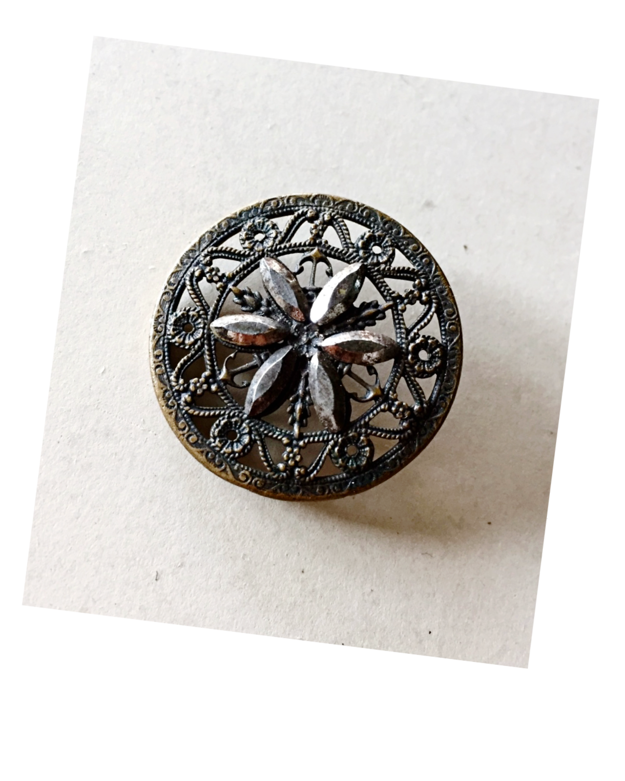 19世紀 フランス 2.8c 黒銀の潜む万華鏡的花々とカットスチールボタン アンティーク