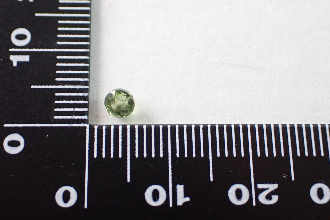 グリーンサファイア　0.41ct　[C1‐237]