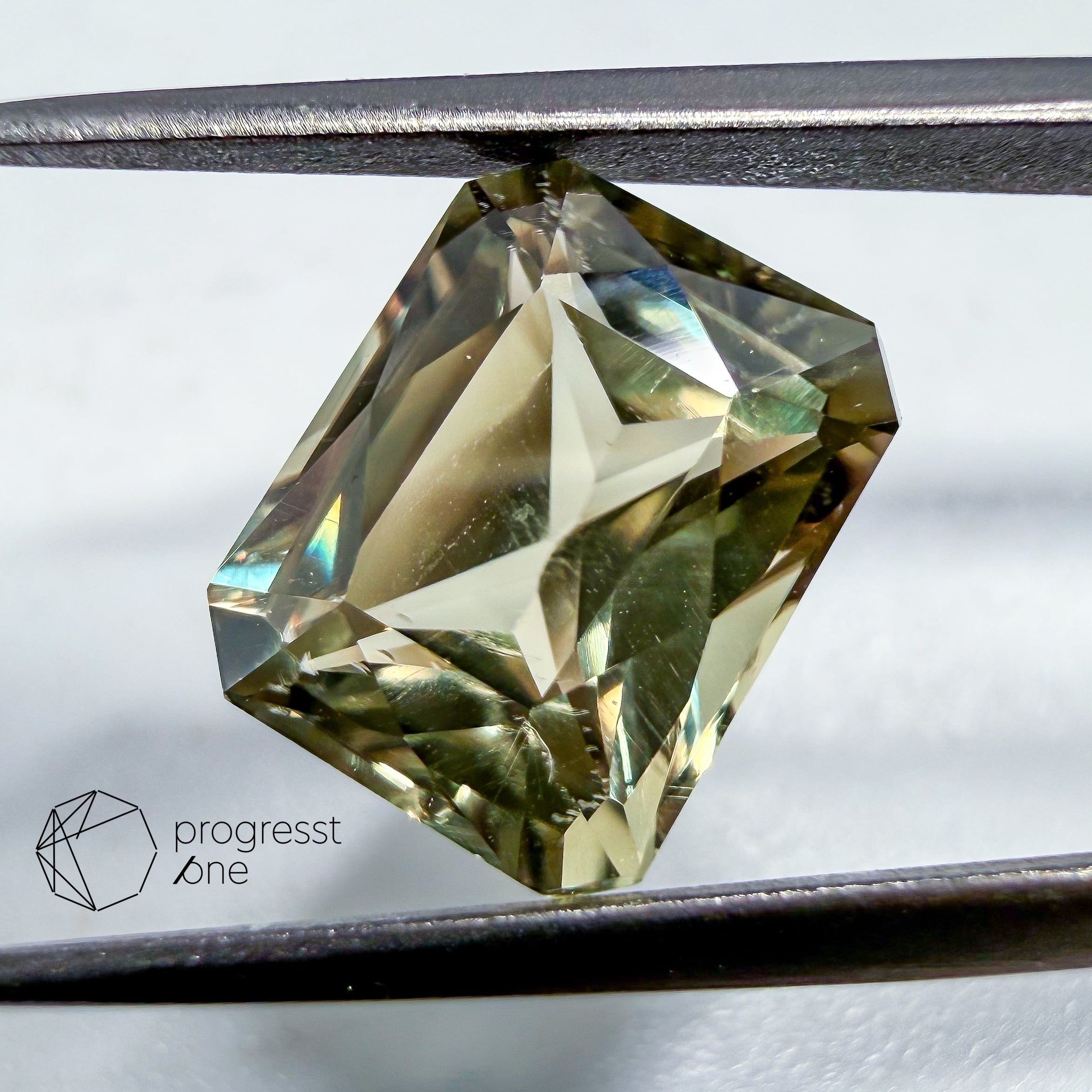 カラーチェンジダイアスポア(ズルタナイト)4.55ct | progresstone