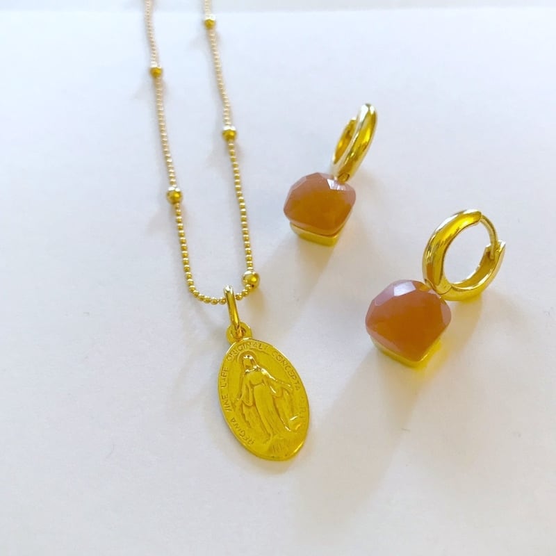 Gold Coating オレンジ ムーンストーン ゆれる カチッと フープ ピアス