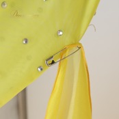 社交ダンス 衣装 スタンダードドレス ワンピース ドレス 黄色 フリル レース デモ 競技 ダンス パーティ 発表会 フロート 豪華 華やか 赤 ワインレッド イエロー系 レッド系 鮮やか フロート付き エレガント 舞台衣装 ダンス発表会 コンペティション