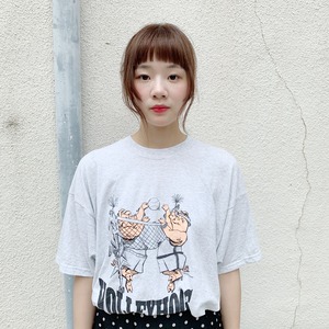 ブーさんとビーチバレーするTシャツ