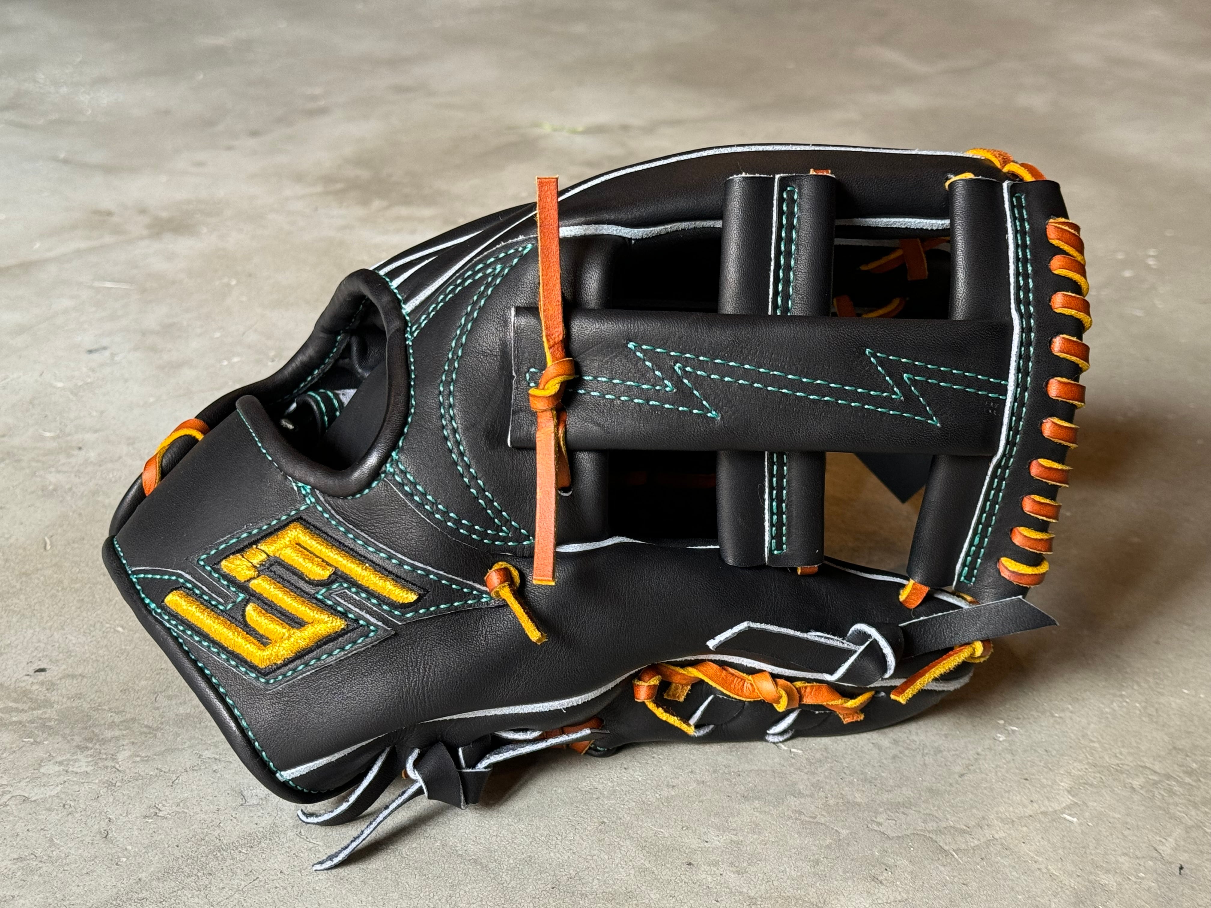 型付け済【FIVE】硬式用グラブ 内野手用F501 ブラック | 野球