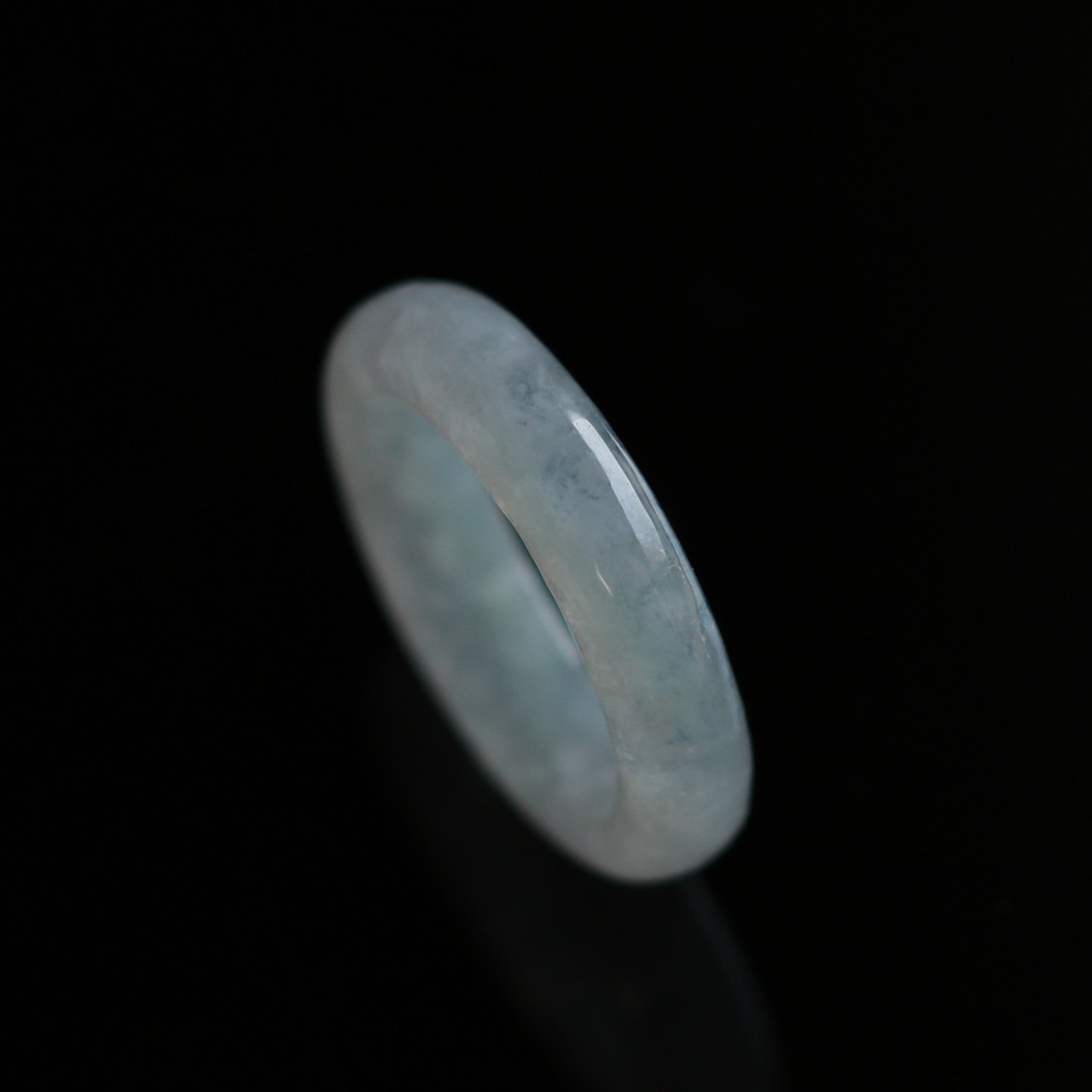 【9号】絶妙なグリーンが何とも言えない！ 天然翡翠リング くり抜き甲丸リング A貨翡翠 jd_rg1161