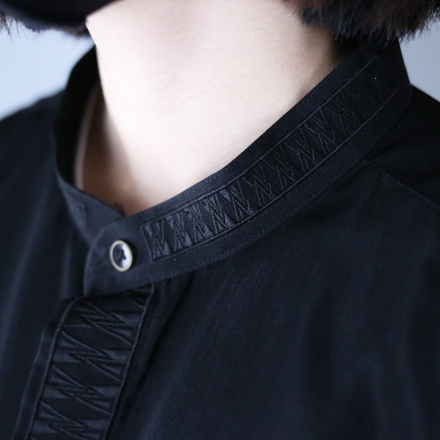 "刺繍" black one-tone fry-front band-collar minimal shirt