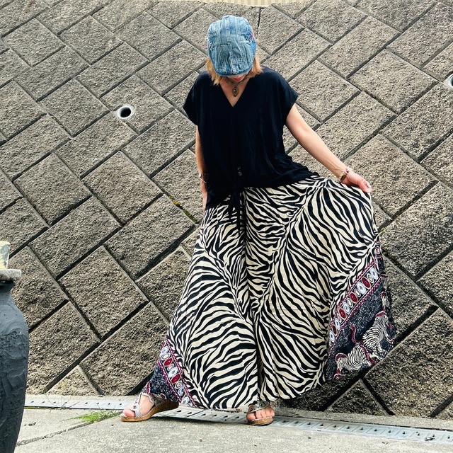 ワイドフレアーパンツゼブラ柄